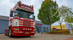 20251019-Tom-Holding-00177